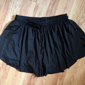 Bloggerlove Black Flowy Shorts Overlay that Looks like a Skort / Size XL